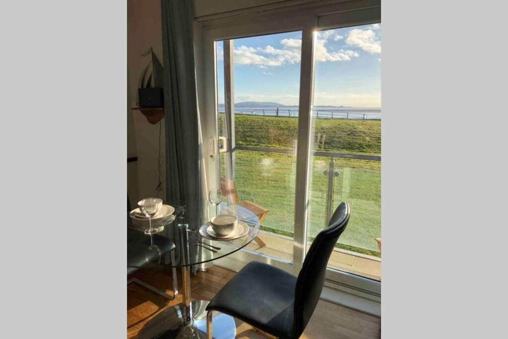 Cockledora, A Luxury Ground Floor Beachfront Apartment Llanelli Exterior foto