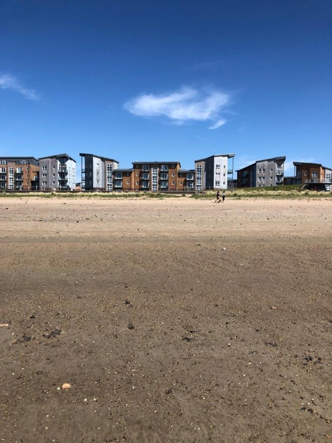Cockledora, A Luxury Ground Floor Beachfront Apartment Llanelli Exterior foto
