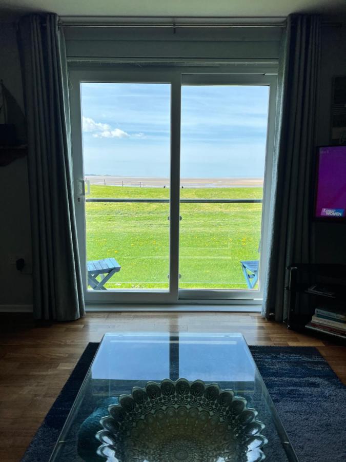 Cockledora, A Luxury Ground Floor Beachfront Apartment Llanelli Exterior foto